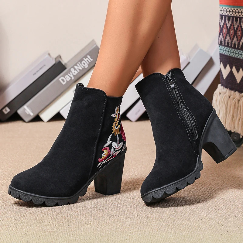 Embroidered High Heels Ankle Boots for Women 2024 Autumn Side Zipper Black Short Botas Mujer Fashion Flower Thick High Heels 241126