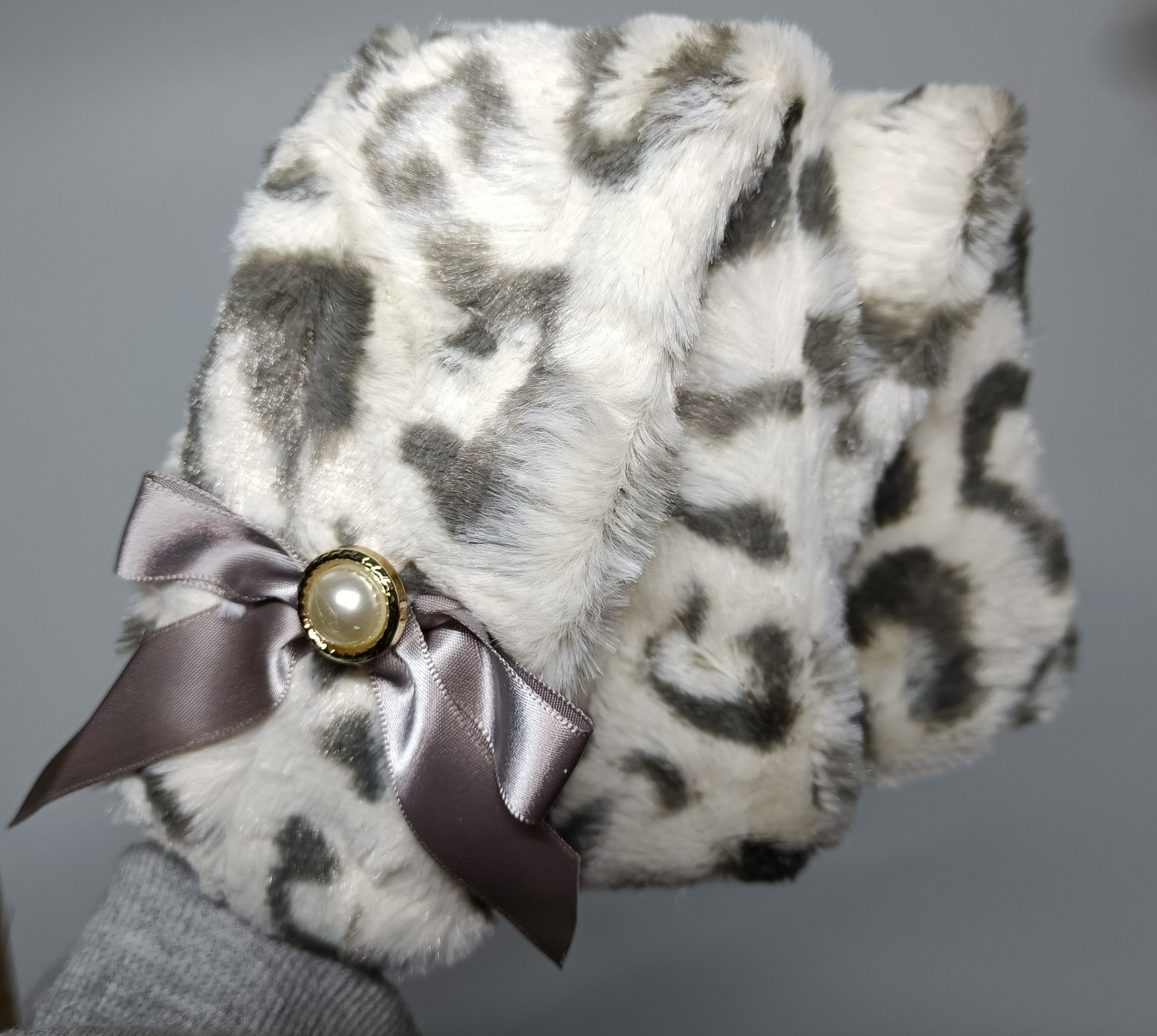 BOKHOUSE Pet Apparel Wholesale Designer Pet Warm Plush Dog Leopard Print Scarf Luxury Neck Warmer Custom Winter for Human Pet