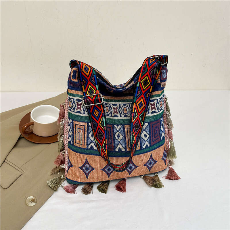 Large capacity Bohemian tassel 2024 new ethnic style hand-held tote ins single shoulder crossbody bag