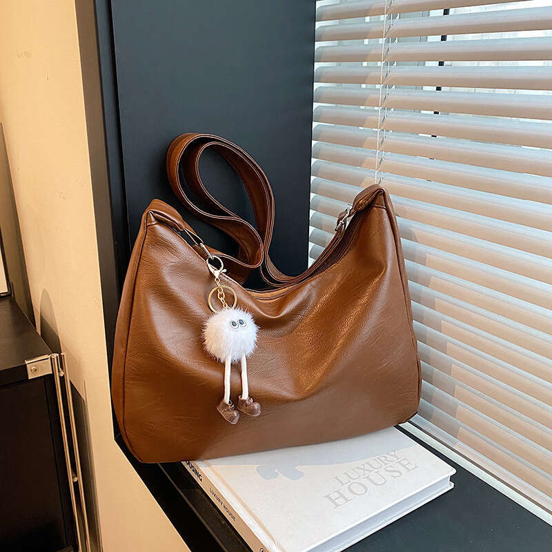 2024 new urban minimalist popular autumn and winter stylish large capacity women's crossbody fashionable single shoulder bag