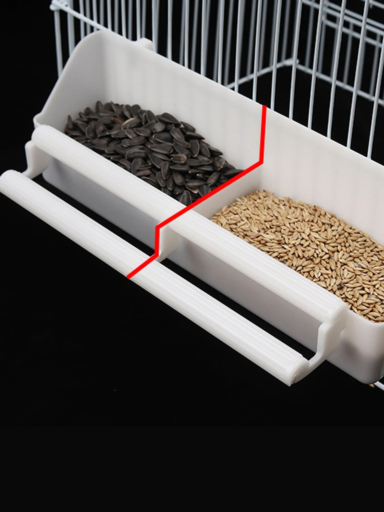 Hot Selling Parrot Hanging Plastic Water Food Bowl Pigeon Bird Feeder For Small Animal Outdoors Tree Hanging Type