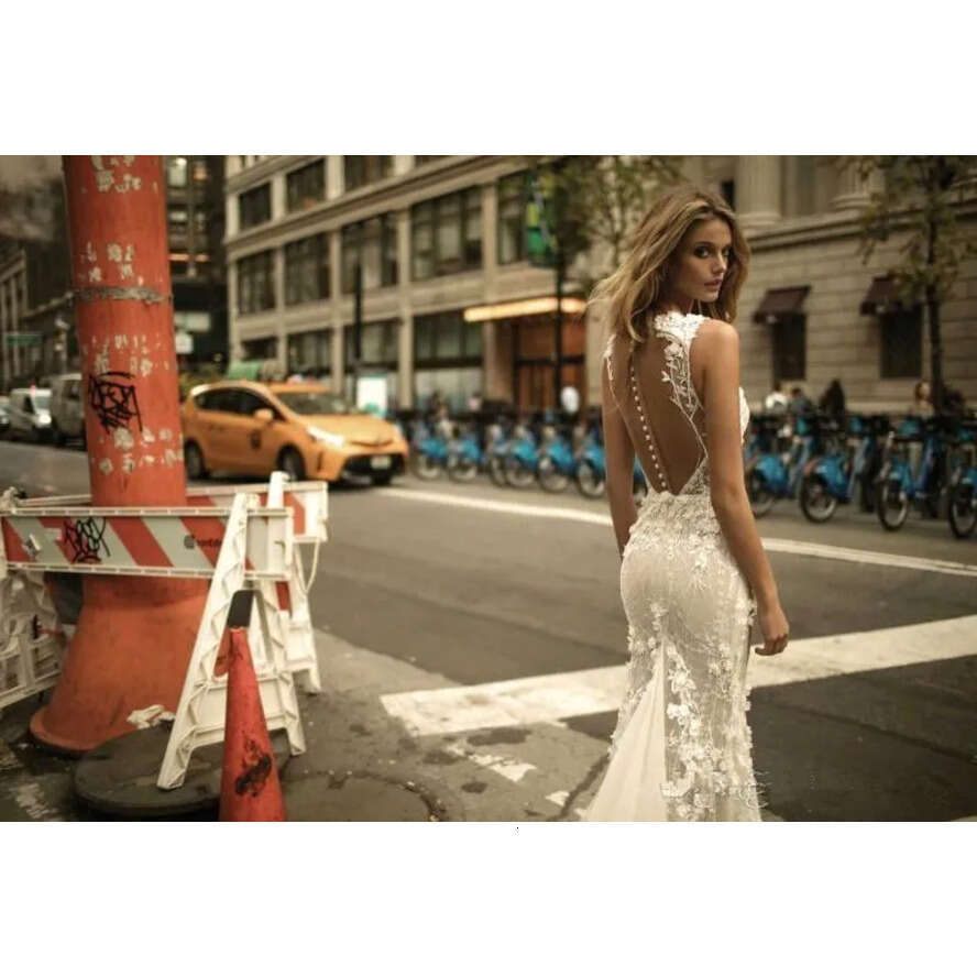 Berta Sheer Mesh Top Lace Mermaid Dresses Tulle Applique 3D Ral Wedding Bridal Gowns With Buttons Ba9306