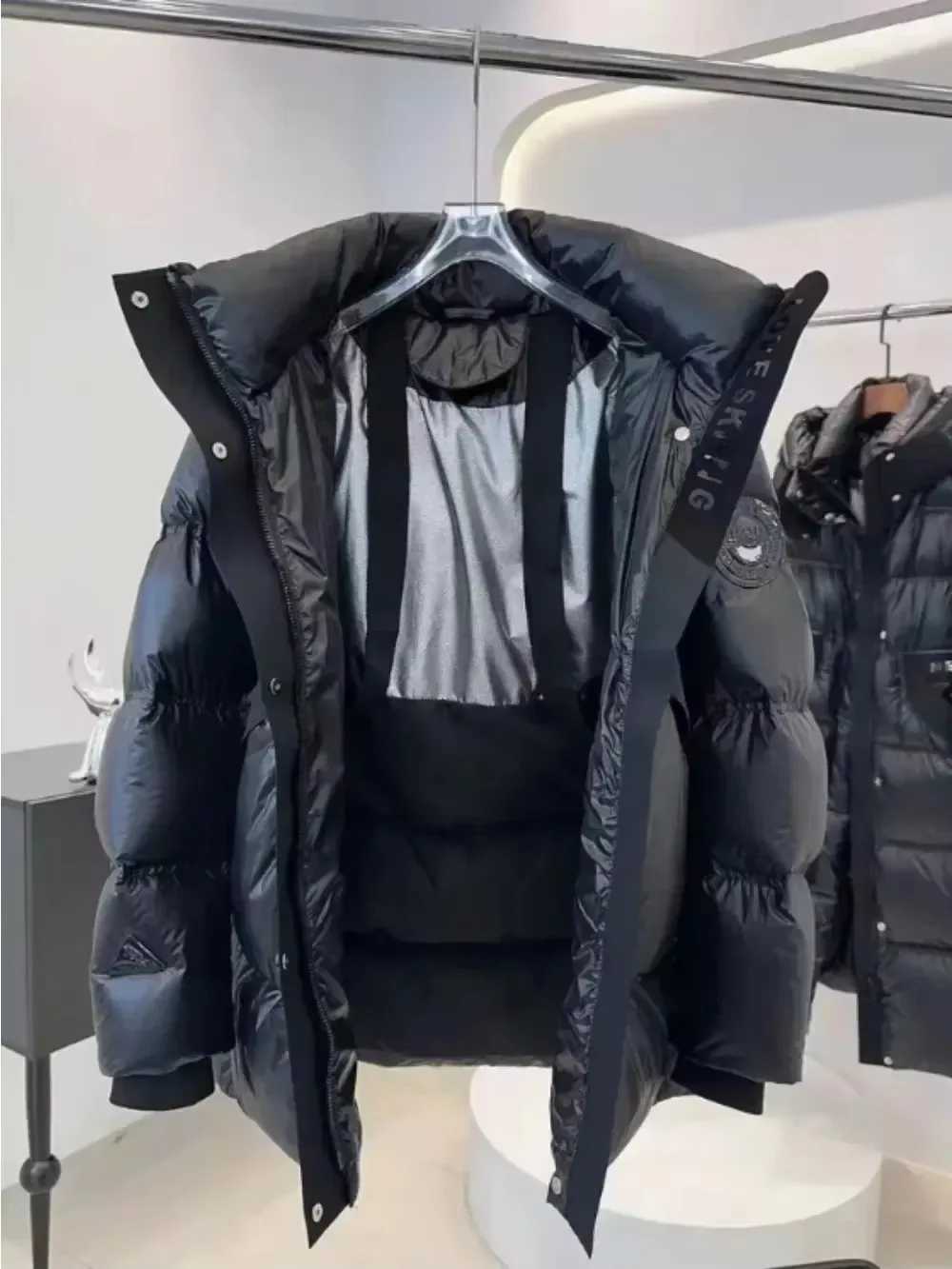 Women's Down Parkas Fashionable black glossy down jacket womens down jacket 2024 new Korean version Hooded Strt shooting casual parka jacket Y241