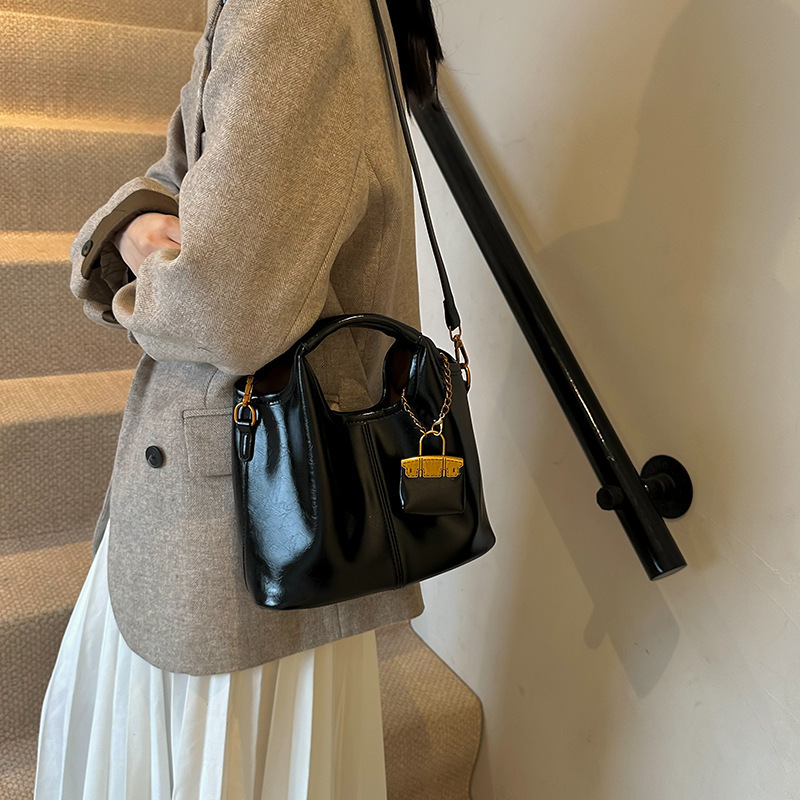 High End Bucket For Bags Handbags Women Autumn And Winter Versatile Fashion Commuting Shoulder Bag Designer