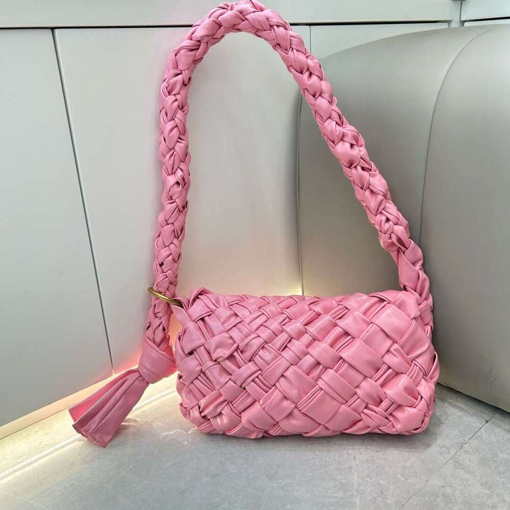 2025 Autumn/Winter New Product: French High Sensitivity Oil Wax Leather Folded Tassel Craftsmanship for Weaving Crossbody Shoulder Bag