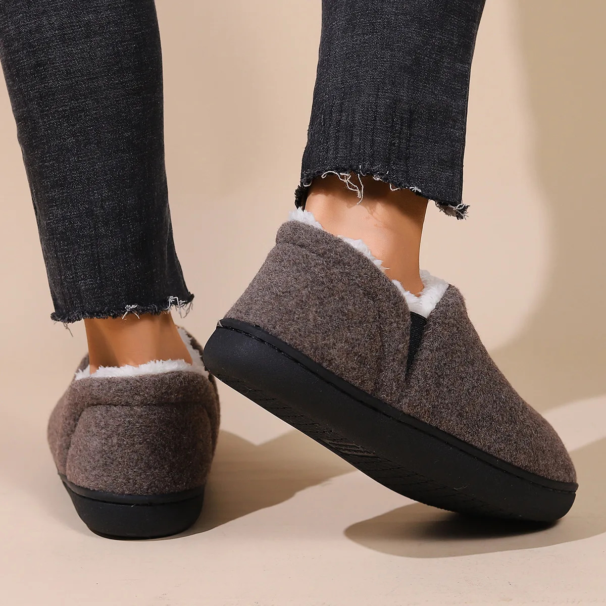 Crestar Winter Plush Slippers For Men Outdoor Antiskid Warm Cotton Slippers Indoor Fur Fluffy Flat Home Shoes Casual Furry Shoes 241126