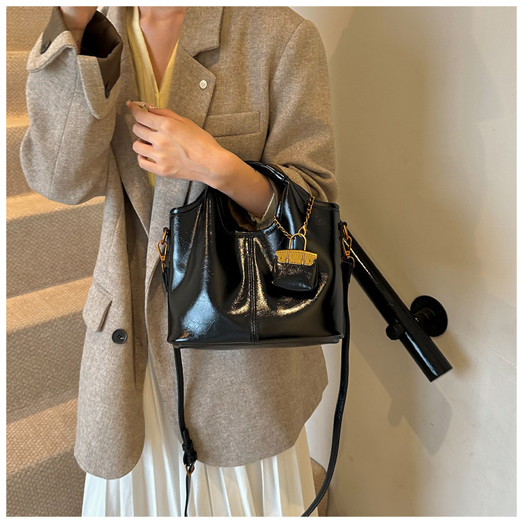 High End Bucket For Bags Handbags Women Autumn And Winter Versatile Fashion Commuting Shoulder Bag Designer