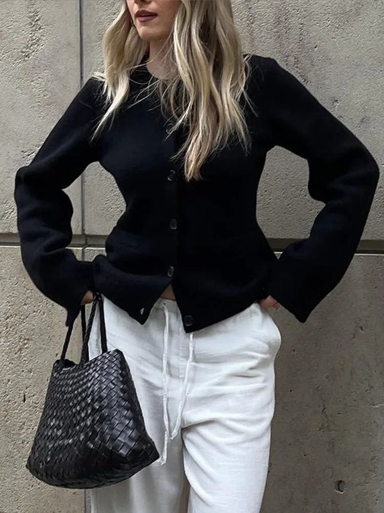 Casual Knitted Cardigan Women Solid Slim Oneck Long Sleeves Single Breasted Pocket Female Coats Autumn Lady Knitwears 241112