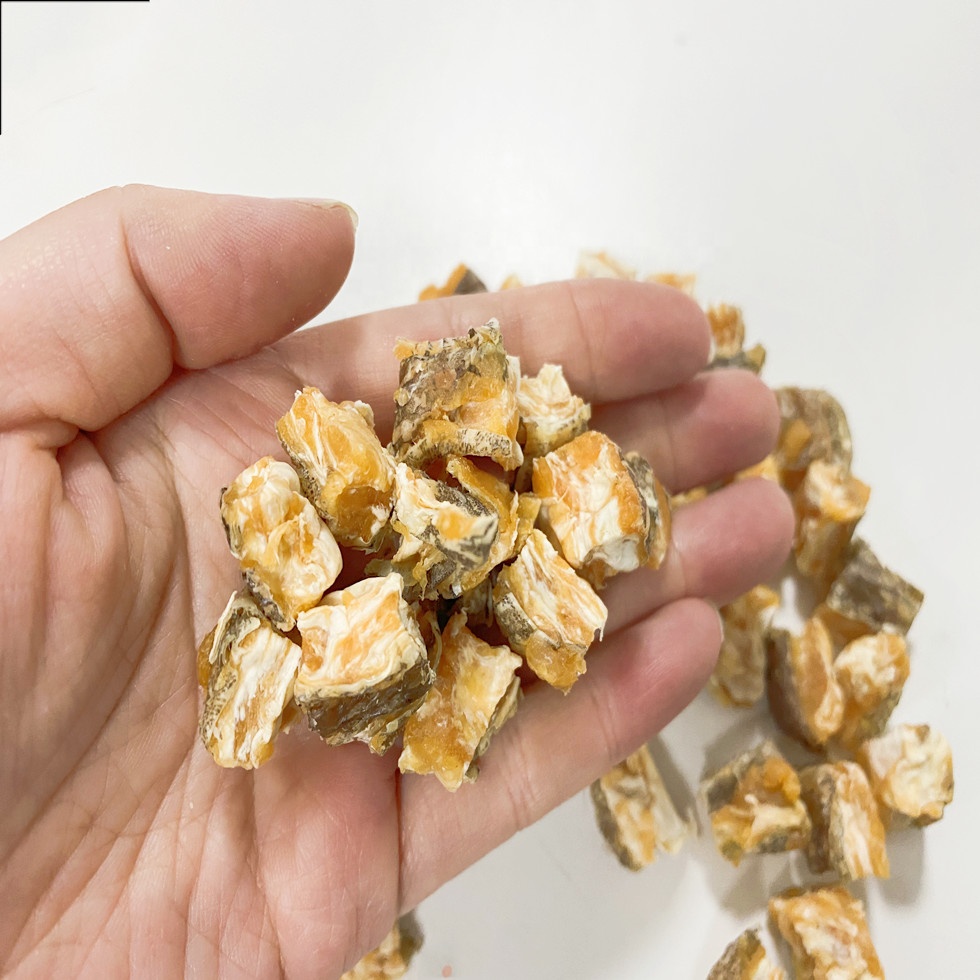 Wholesale Natural Cat Treats Snacks Pet Salmon Cube Cat Treats Salmon Cat Snack pet Treats