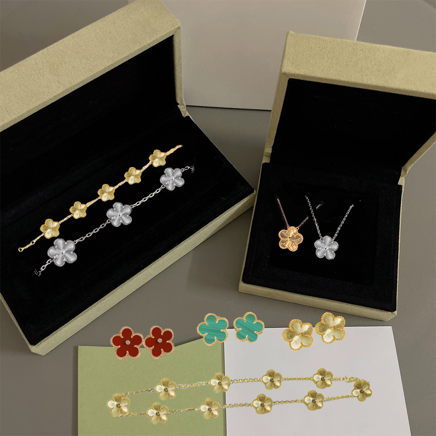 Designer Jewelry Classic Clover Bracelet Designer Bracelet Necklace Earrings Available For Women Flowers Jewelry Womens Mother Gift Wedding Jewelry Sister