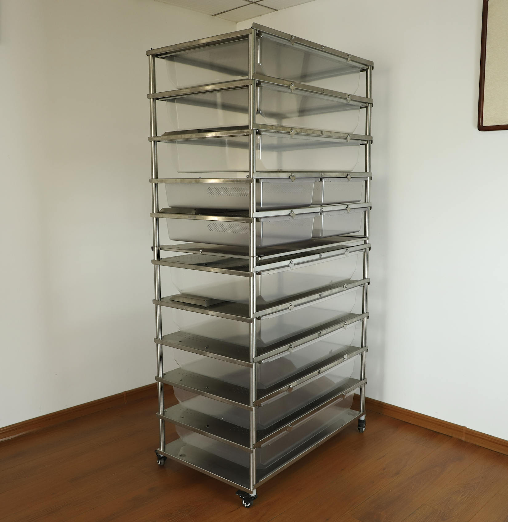 High Quality Flat-Packed Reptile Pet Cage Easy-to-Assemble Snake Carrier with Dotted Animal Pattern Premium Metal Plastic Tub