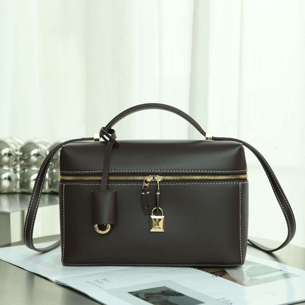 High end small square 2025 new exquisite armpit genuine leather women's niche temperament tote bag