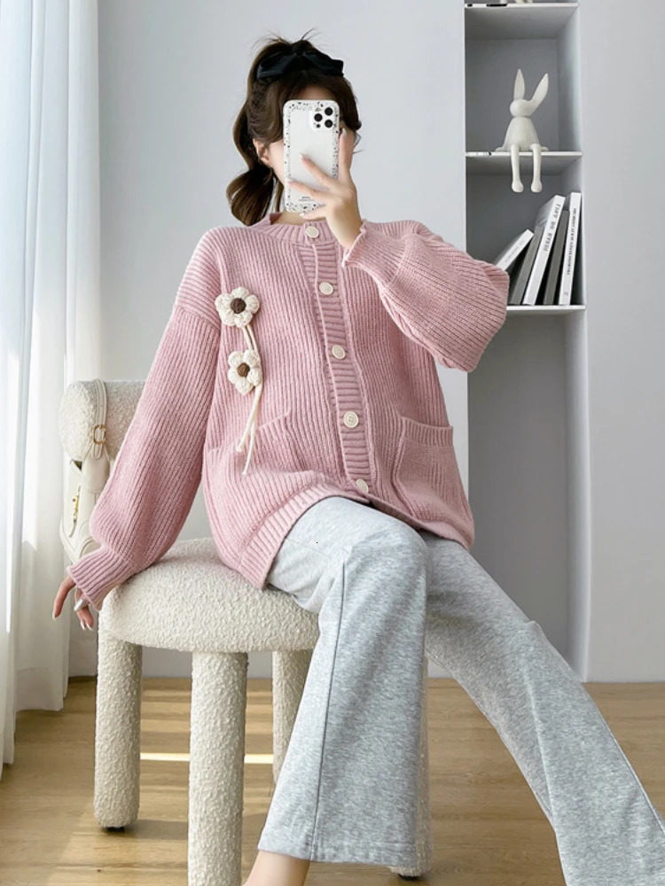 Autumn and winter fashion knitted maternity cardigan cute loose sweater suitable for pregnant women 241126
