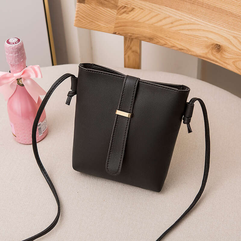 Bucket 2023 spring new product, women's shoulder mobile phone makeup crossbody bag, simple casual small bag