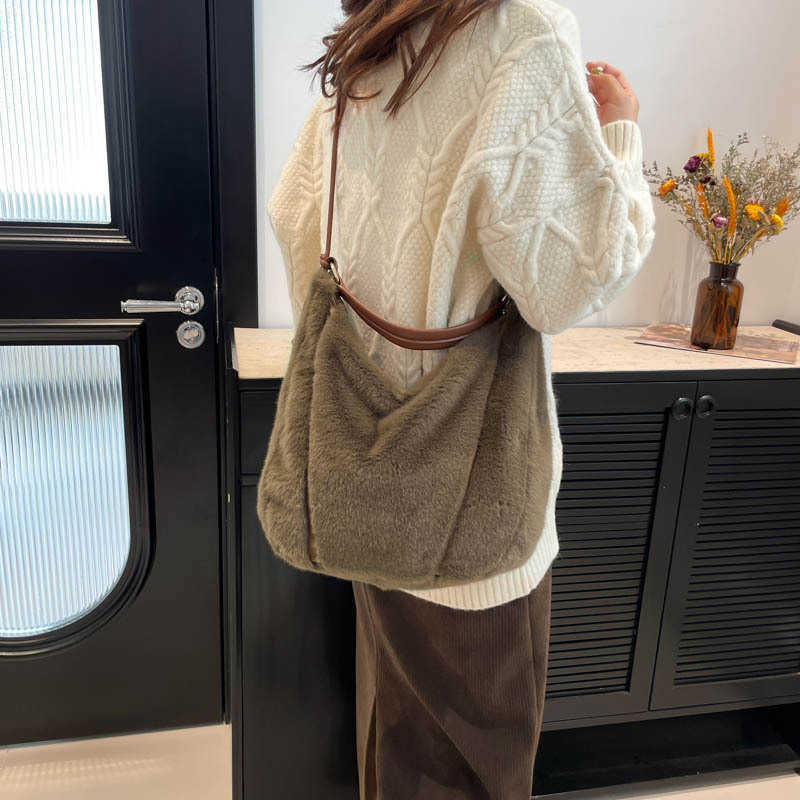 Autumn and winter faux mink plush bag, women's new style plush tote bag, large capacity plush hand-held shoulder crossbody bag 241126
