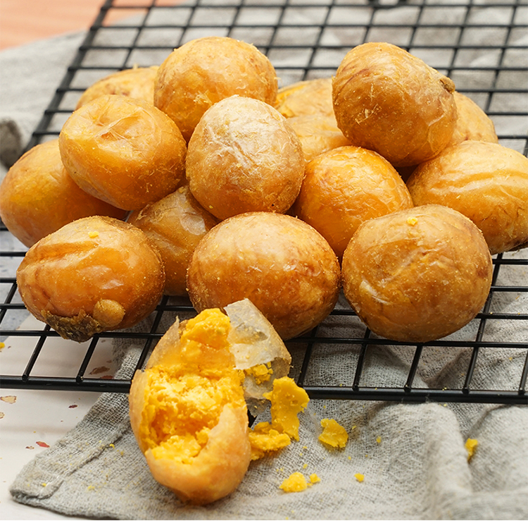 Freeze dried dog snacks Freeze dried egg yolk Natural Pet Food Whole egg yolk Wholesale cat snacks Treats