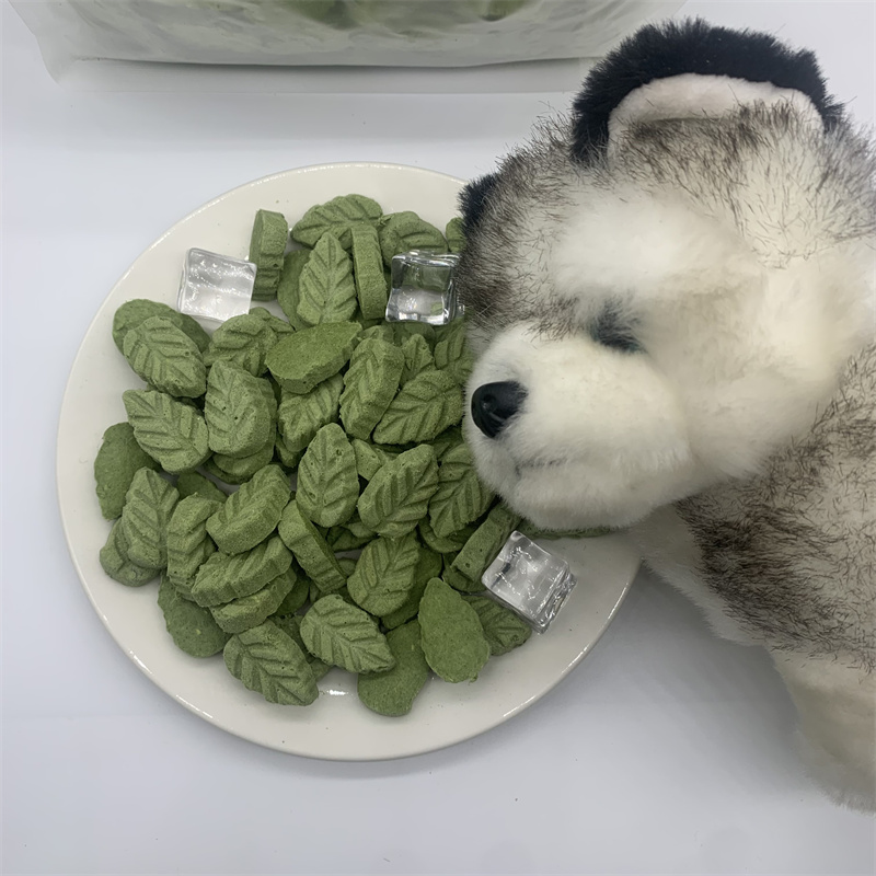 wholesale raw bone meat cats treats freeze dried chicken meat cubes dogs cats eating