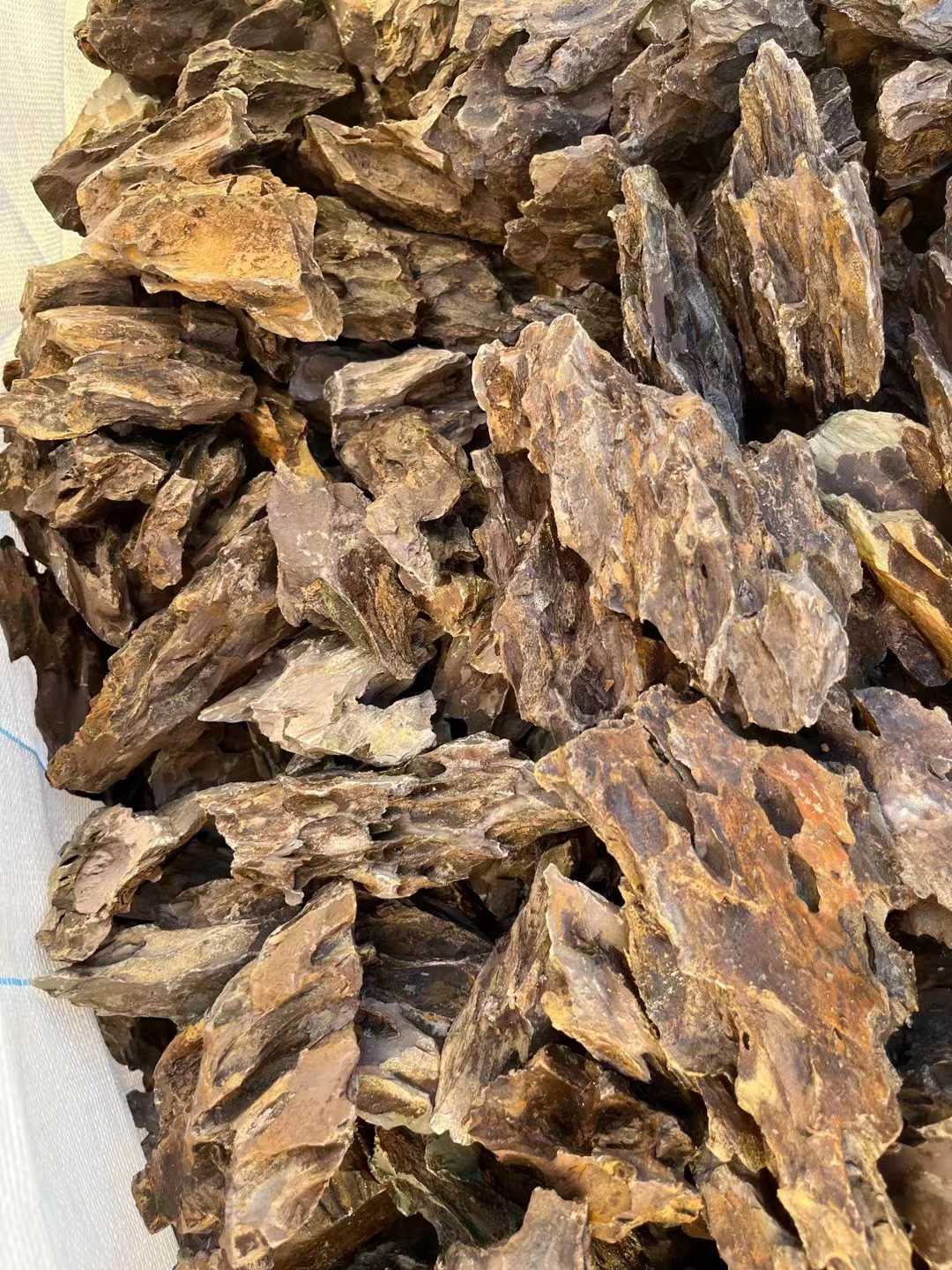 Door to door price small size good quality Dragon Stone Rock Aquarium Decoration Landscape Stone