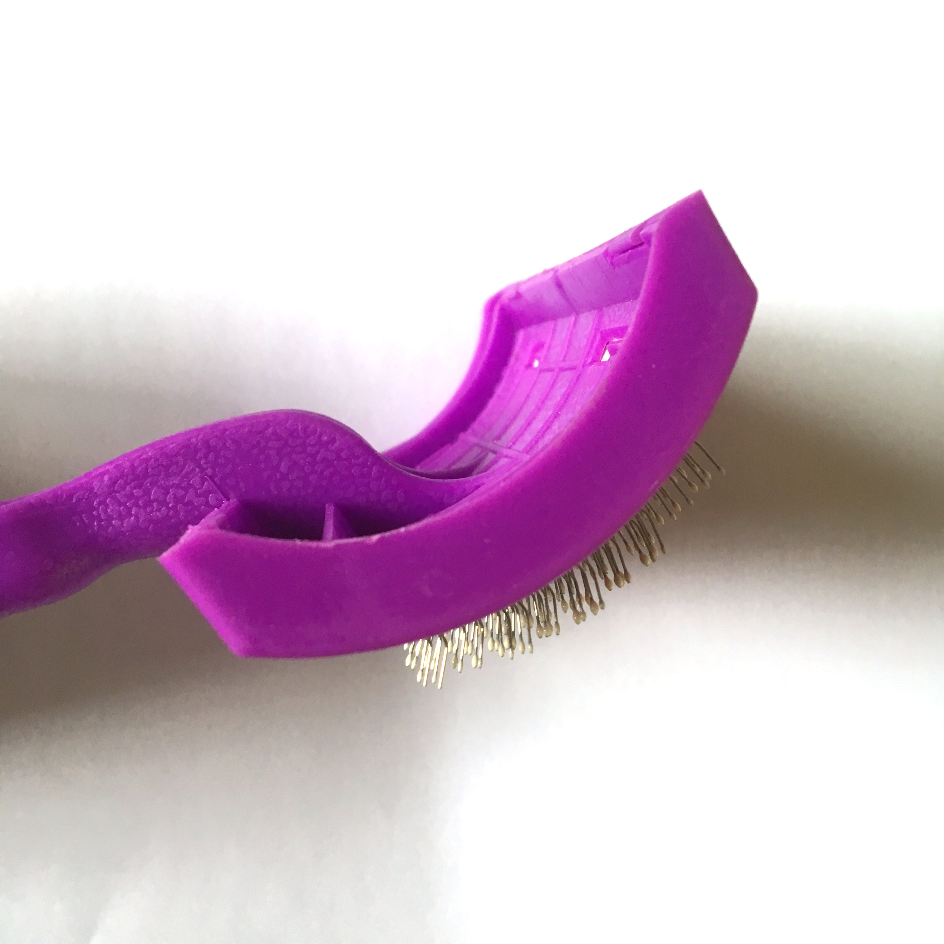 Solid Plastic Handle End Protected Stainless Steel Pins Fixed On Flexible Rubber Pad Dog Animal Poodle Puppy Slicker brush