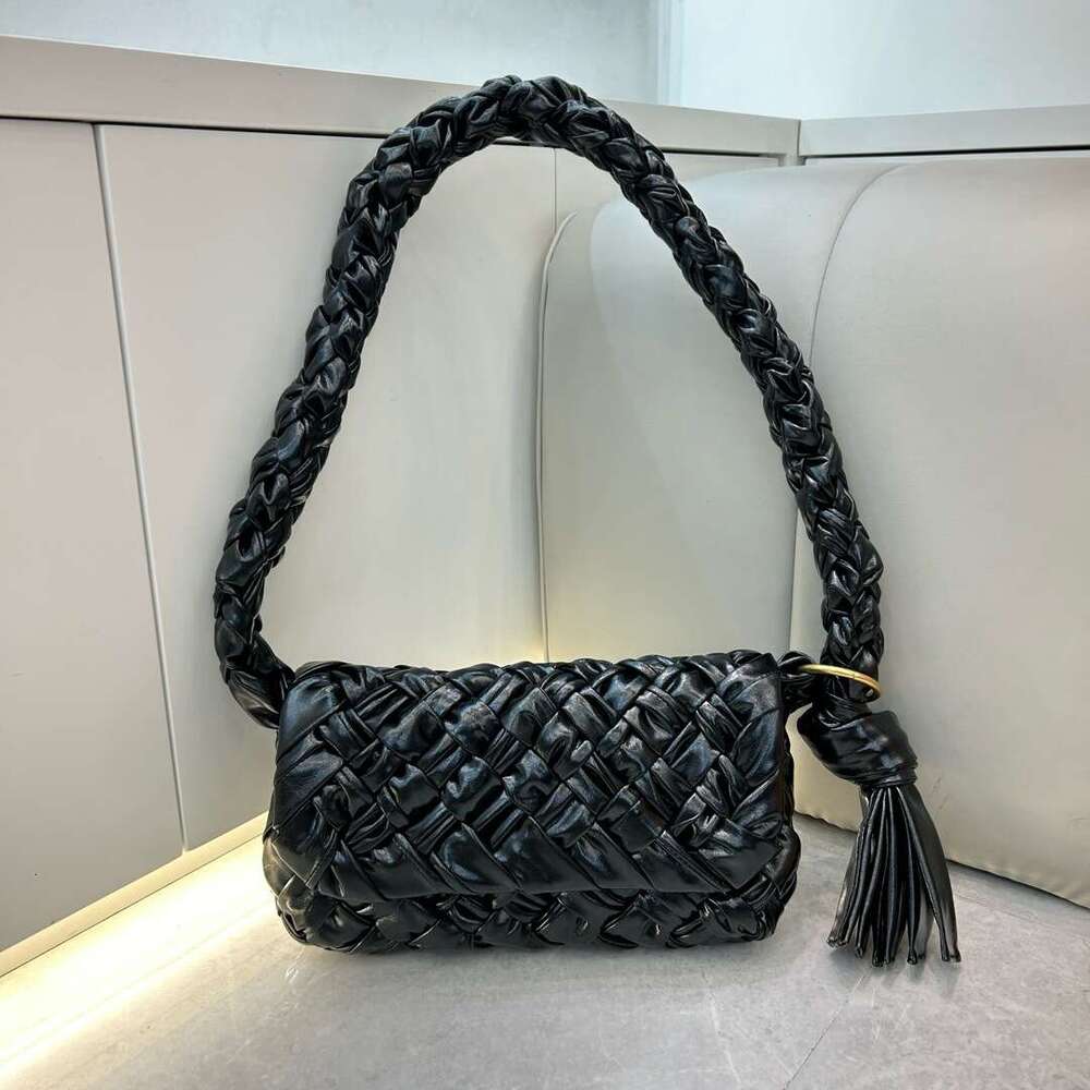 2025 Autumn/Winter New Product: French High Sensitivity Oil Wax Leather Folded Tassel Craftsmanship for Weaving Crossbody Shoulder Bag