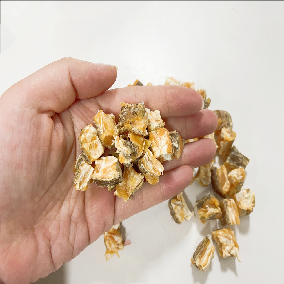 Wholesale Natural Cat Treats Snacks Pet Salmon Cube Cat Treats Salmon Cat Snack pet Treats