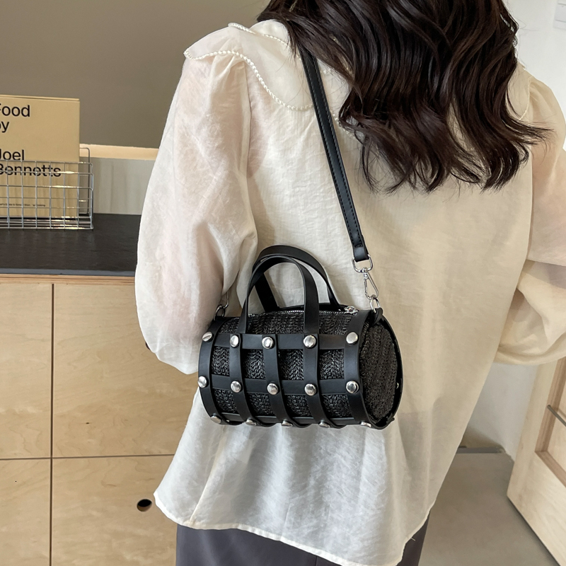Retro Rivet Women's Cross Woven Bag Bohemian Hollow Straw Designer Handbag Women's Girl Single Shoulder Crossbody Bag Mobile Wallet Small Ro