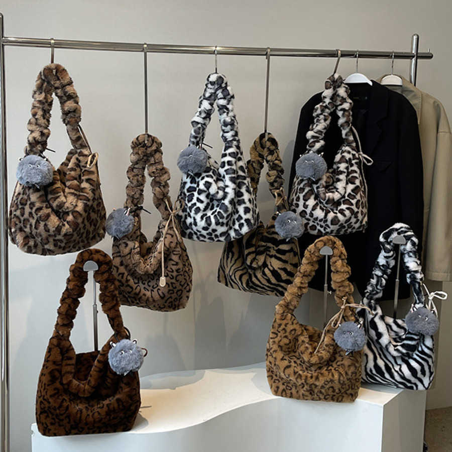 Bag Autumn winter WoMens Bag Spicy Girl Leopard Pattern Single Shoulder Underarm Bag Large Capacity Crossbody Bag Commuting Plush Bag 241104