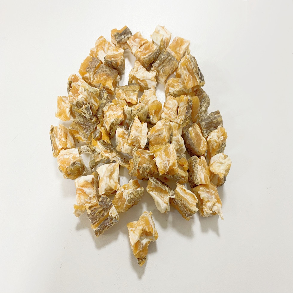 Wholesale Natural Cat Treats Snacks Pet Salmon Cube Cat Treats Salmon Cat Snack pet Treats