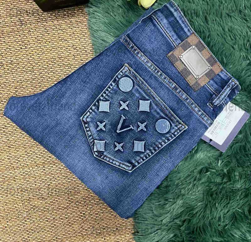 Men's Jeans Designer Casual Black Pants Luxury Brand embroidery High Street Straight Jean Mens Blue Washed Zipper Biker 29-40 M22N