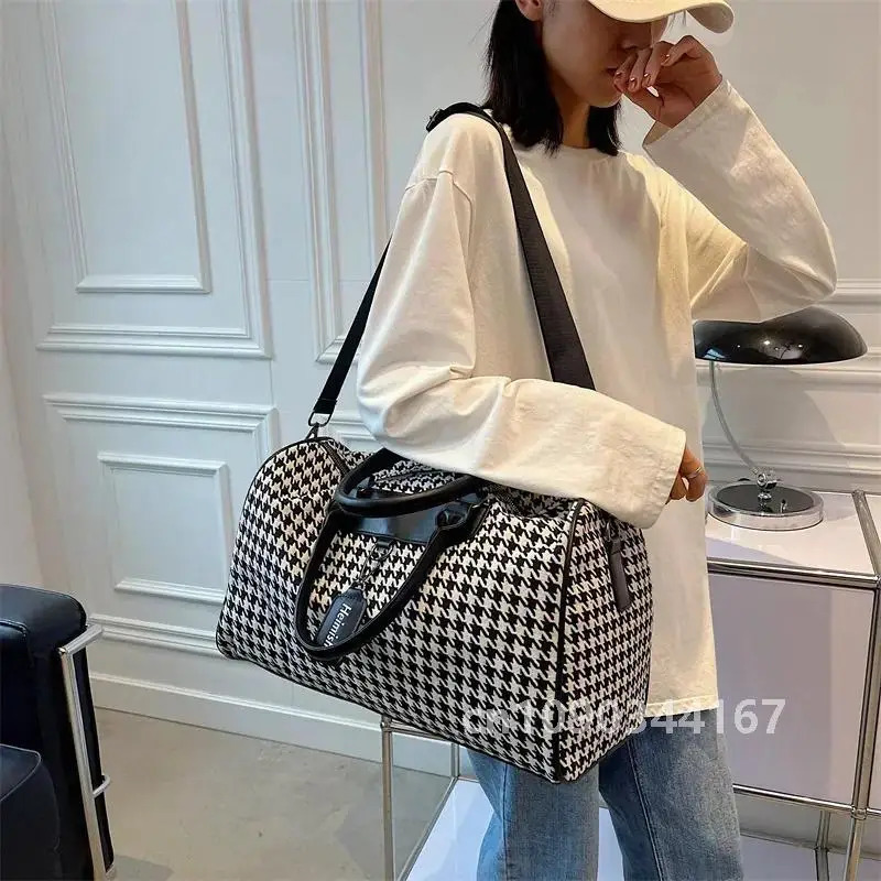 Travel Duffle Large Capacity Women Fitness Sports Bag Dry and Wet Hand Luggage Bag Female er Weekend Bag Travel 241114