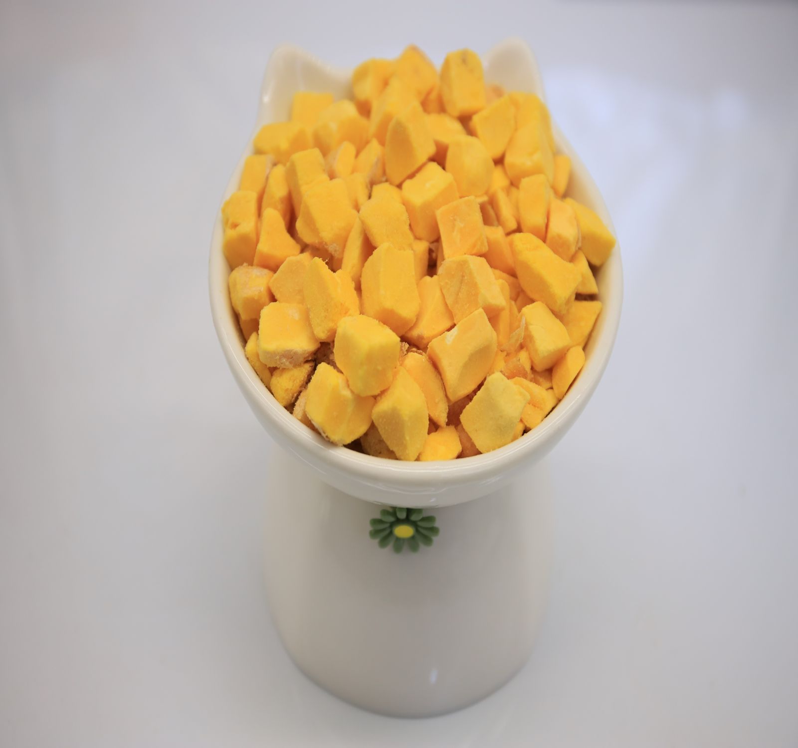 Wholesale Pet Supplies Food No Additives Palatability High Protein Egg Yolk Freeze Dried Cat Snacks Dog Treats