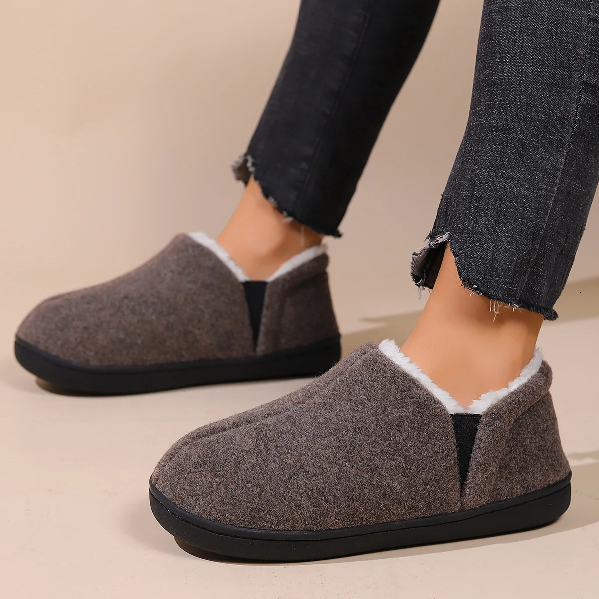 Crestar Winter Plush Slippers For Men Outdoor Antiskid Warm Cotton Slippers Indoor Fur Fluffy Flat Home Shoes Casual Furry Shoes 241126
