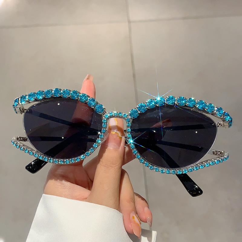 Men and women's hot personality hollowed-out cat-eye diamond sunglasses Europe and the United States ins trend street shot network red with the s