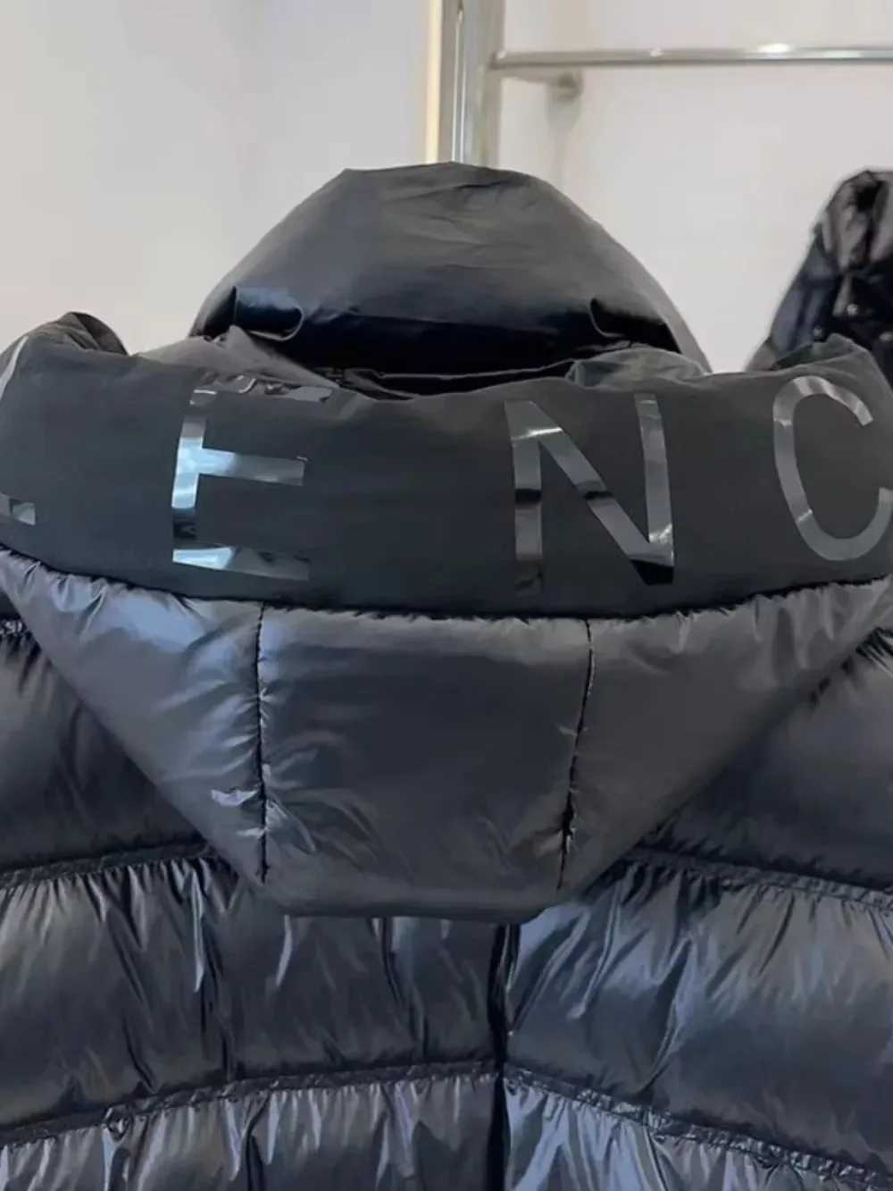 Women's Down Parkas Fashionable black glossy down jacket womens down jacket 2024 new Korean version Hooded Strt shooting casual parka jacket Y241