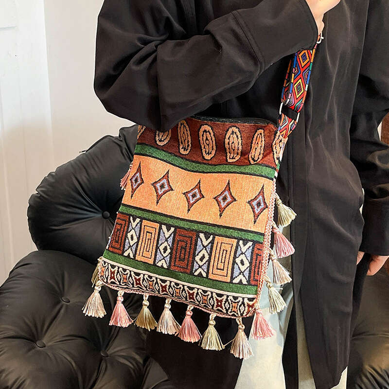 Large capacity Bohemian tassel 2024 new ethnic style hand-held tote ins single shoulder crossbody bag