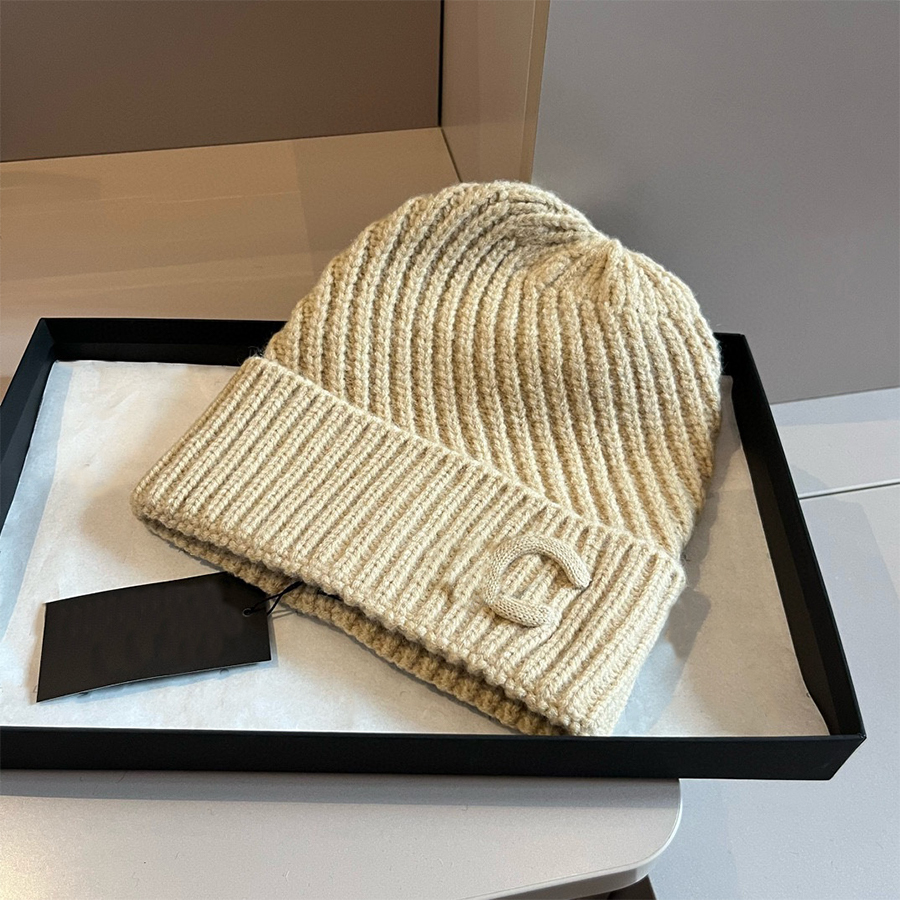 Fashion Letter Knitted Hat Classic Winter Men And Women Design Sense Knitted Hat Fashion Plush Leisure Classic Knitted Hat 2 choose