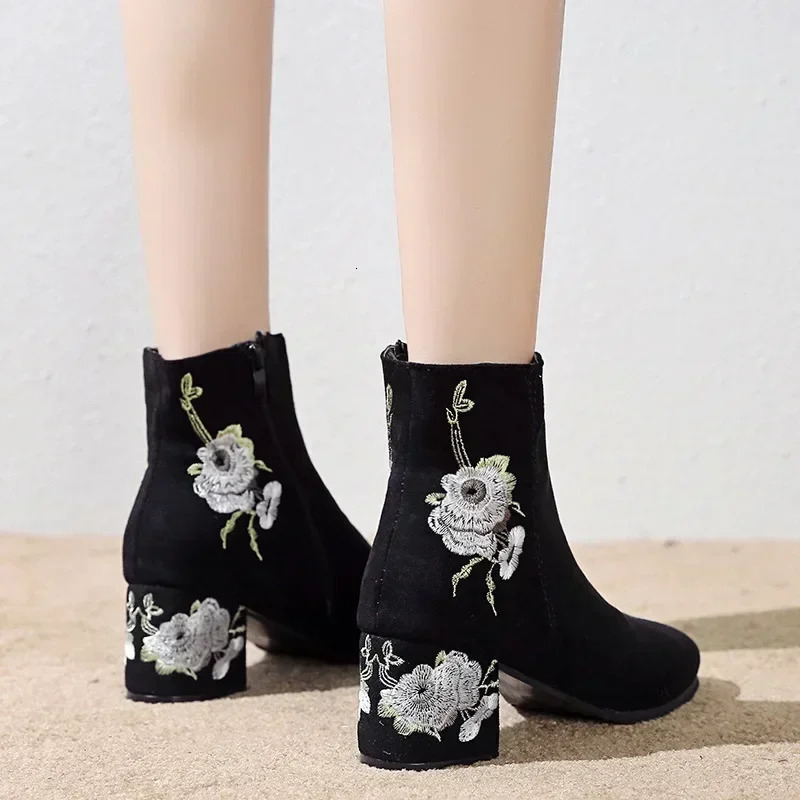 Ethnic style retro floral embroidery short boots for women winter warm printing boots autumn square toe casual ankle boots 241126