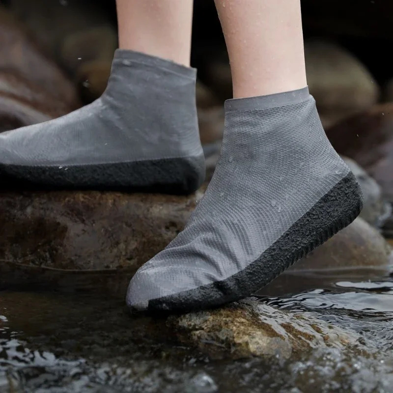 Waterproof and anti slip rainy day mens rain boots lightweight Galoshes mens shoe covers youth fashion original garden 241126