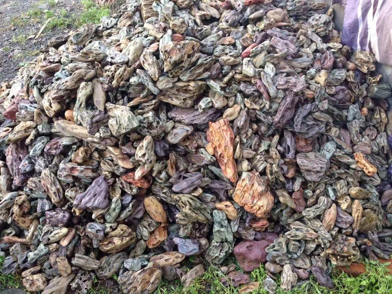 Natural Stone Aquarium Rock Aquarium Aquascaping Rocks Mixed Sizes for Micro Landscape Fish Tank Decor River Dragon Stone