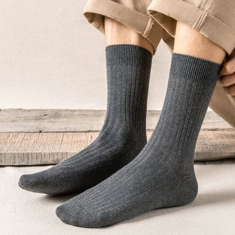 autumn and winter mens cotton socks knitted warm and antibacterial socks mens daily wear solid color stripes breathable and high-quality 241126