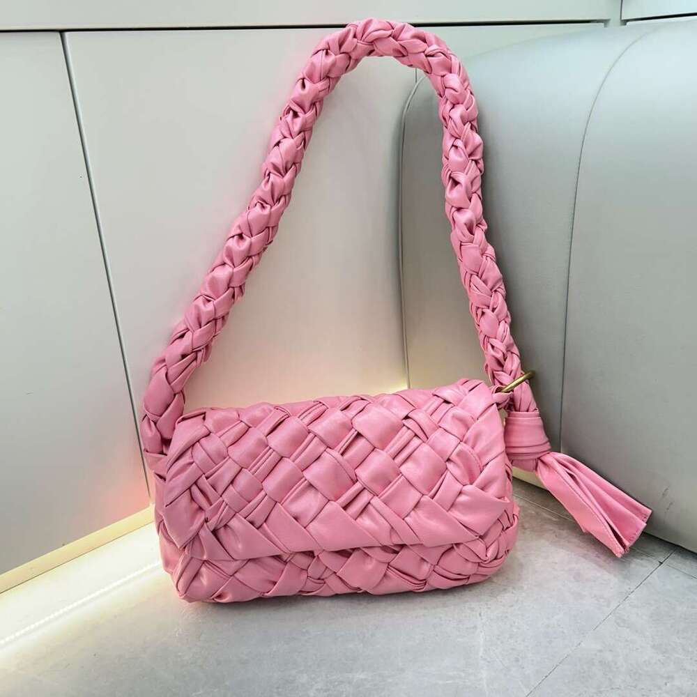 2025 Autumn/Winter New Product: French High Sensitivity Oil Wax Leather Folded Tassel Craftsmanship for Weaving Crossbody Shoulder Bag
