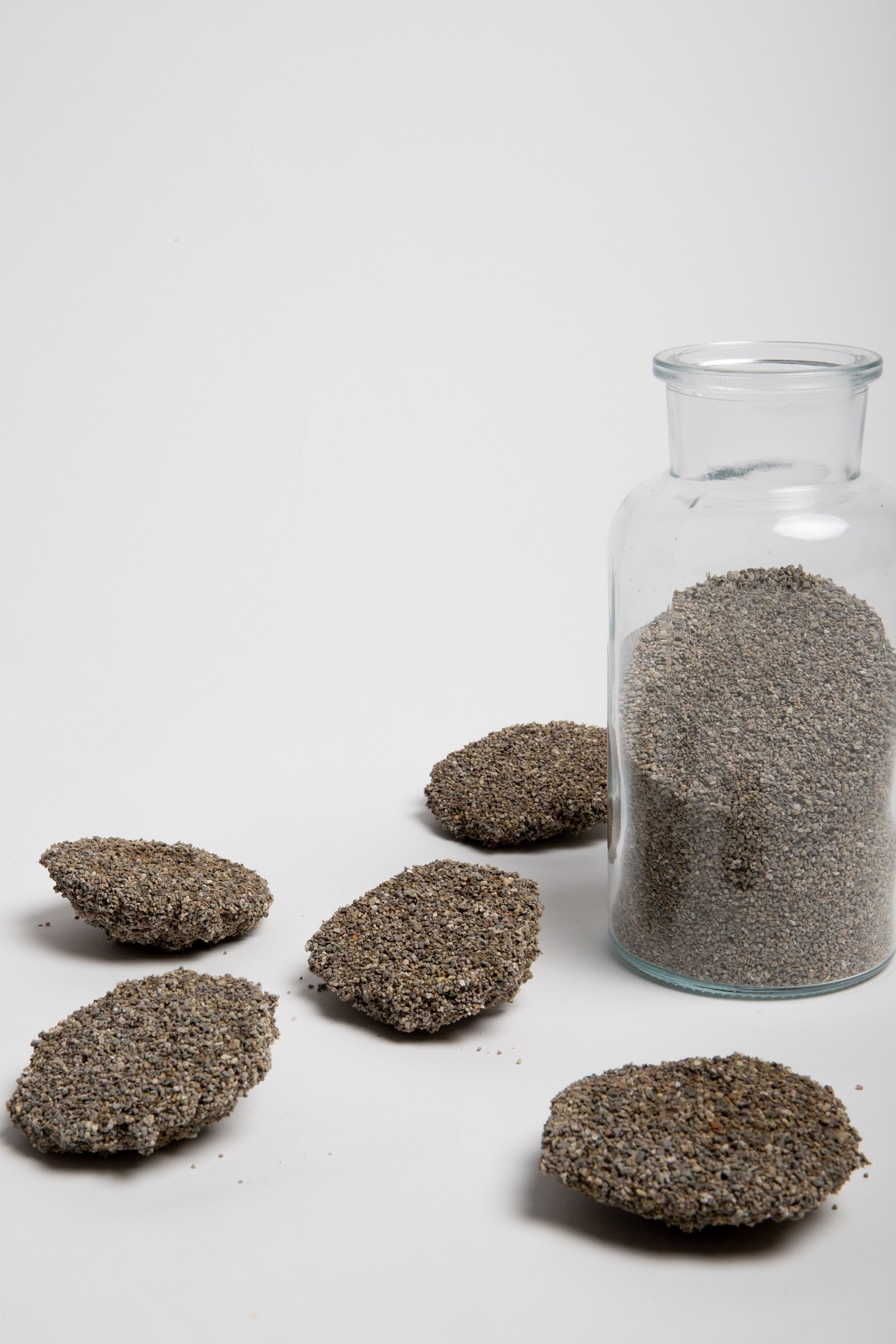 Irregular best selling factory OEM/ODM unicharm wholesale bentonite cat litter sand with scent 1-3.5mm