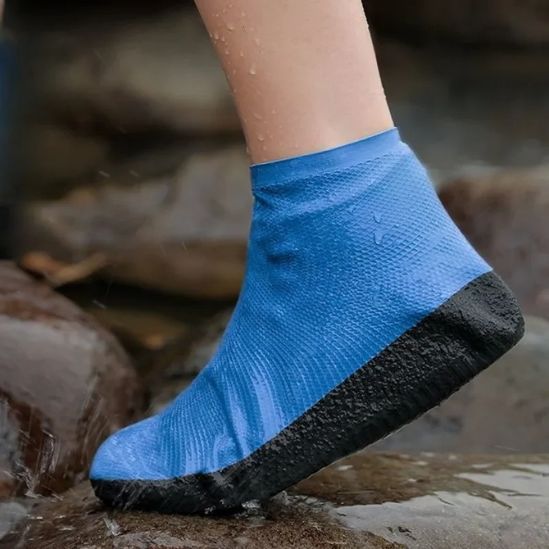 Waterproof and anti slip rainy day mens rain boots lightweight Galoshes mens shoe covers youth fashion original garden 241126