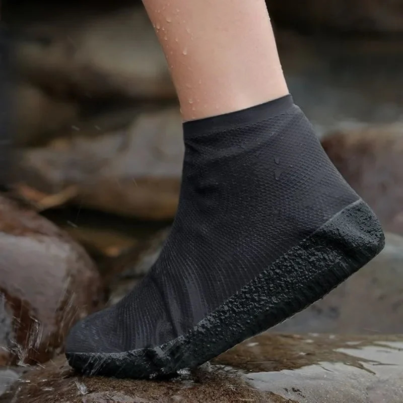 Waterproof and anti slip rainy day mens rain boots lightweight Galoshes mens shoe covers youth fashion original garden 241126
