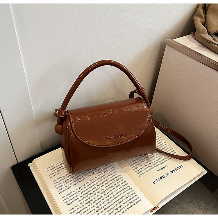 Outsourced Autumn/winter New Handheld Small Square Women's Fashion Versatile Single Shoulder Crossbody Bag