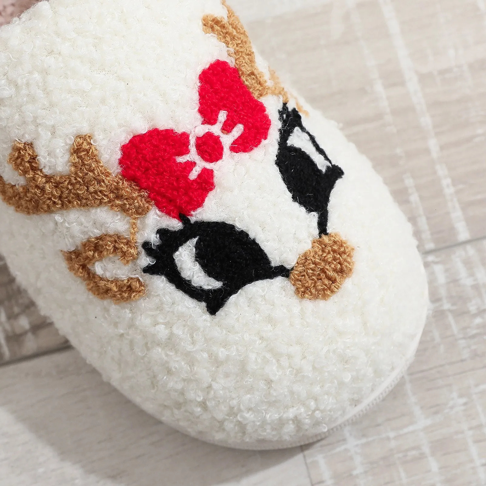 Winter Unisex Cartoon Warm Plush Slippers Christmas Cotton Slippers For Men And Women Indoor And Outdoor Warm Slippers 241126