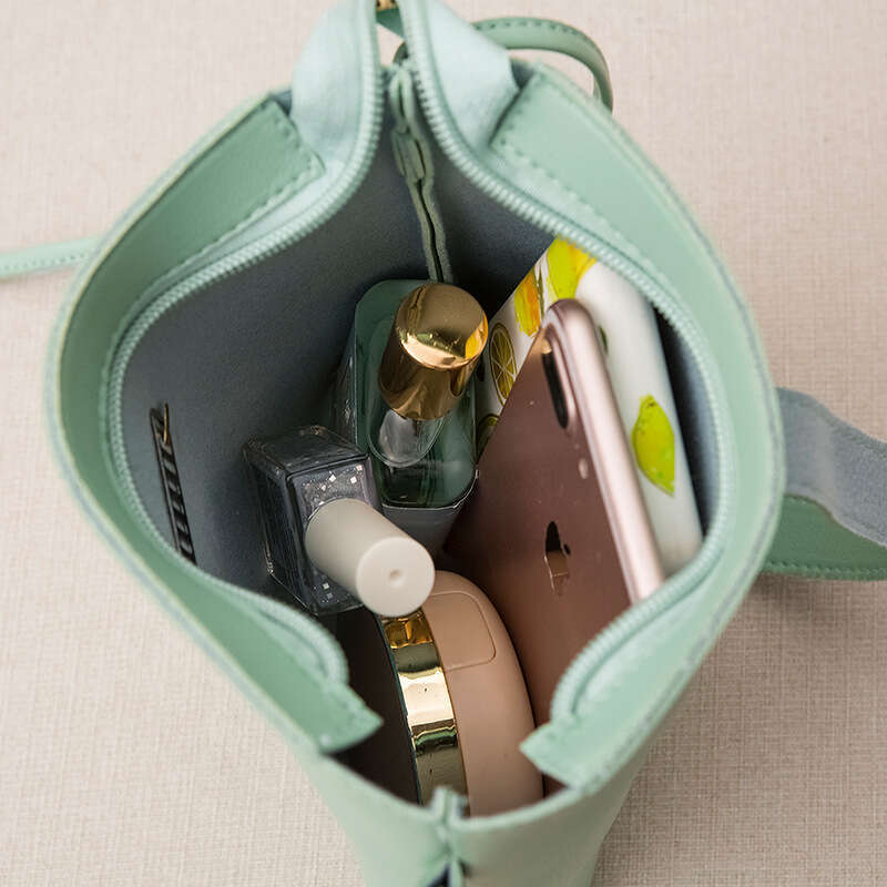Bucket 2023 spring new product, women's shoulder mobile phone makeup crossbody bag, simple casual small bag