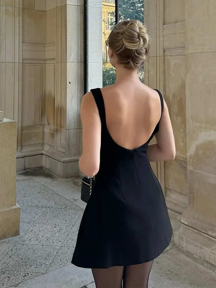 Elegant Sleeveless Backless Slim Fit Mini Dress Women Chic Round Collar Aline Short Dresses 2025 Ladies Fashion Party Gowns 241112