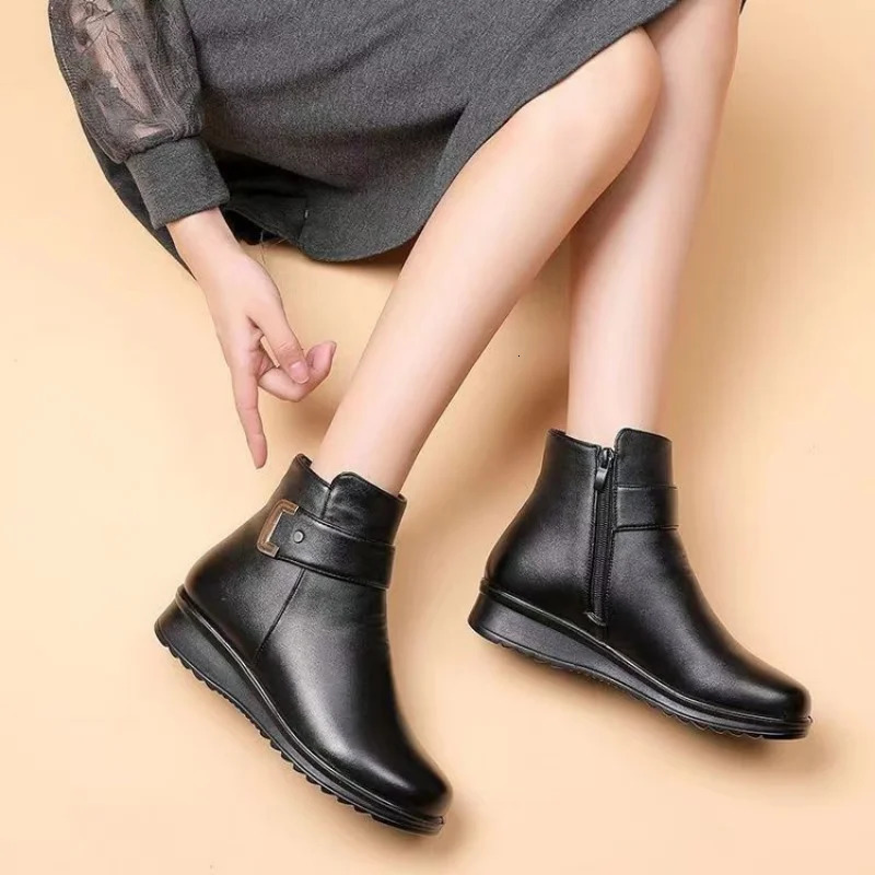Womens ankle boots plush short tube flat bottom snow boots 2024 autumn and winter simple retro zipper warm casual cotton boots 241126