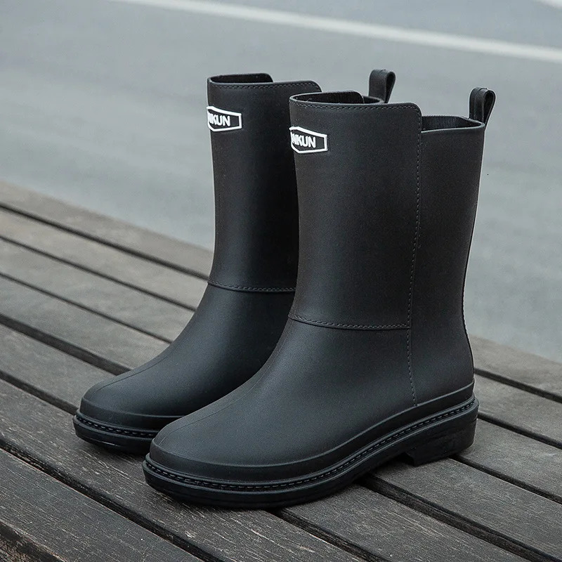 Womens rubber shoes fashionable small leg boots comfortable waterproof Galoshes womens work garden rubber boots discount 241126